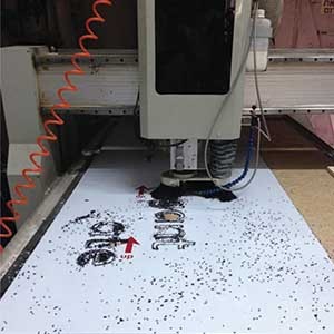 חיתוך השלט במכונת CNC